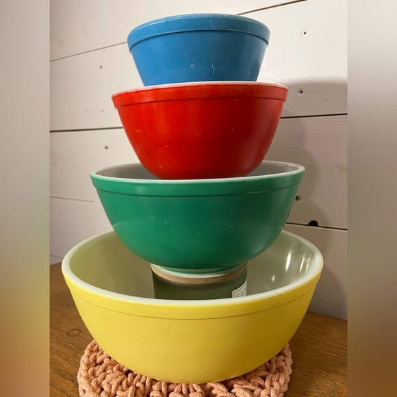 4 VINTAGE PYREX – PRIMARY COLORS MIXING BOWLS – - Picture 16 of 16